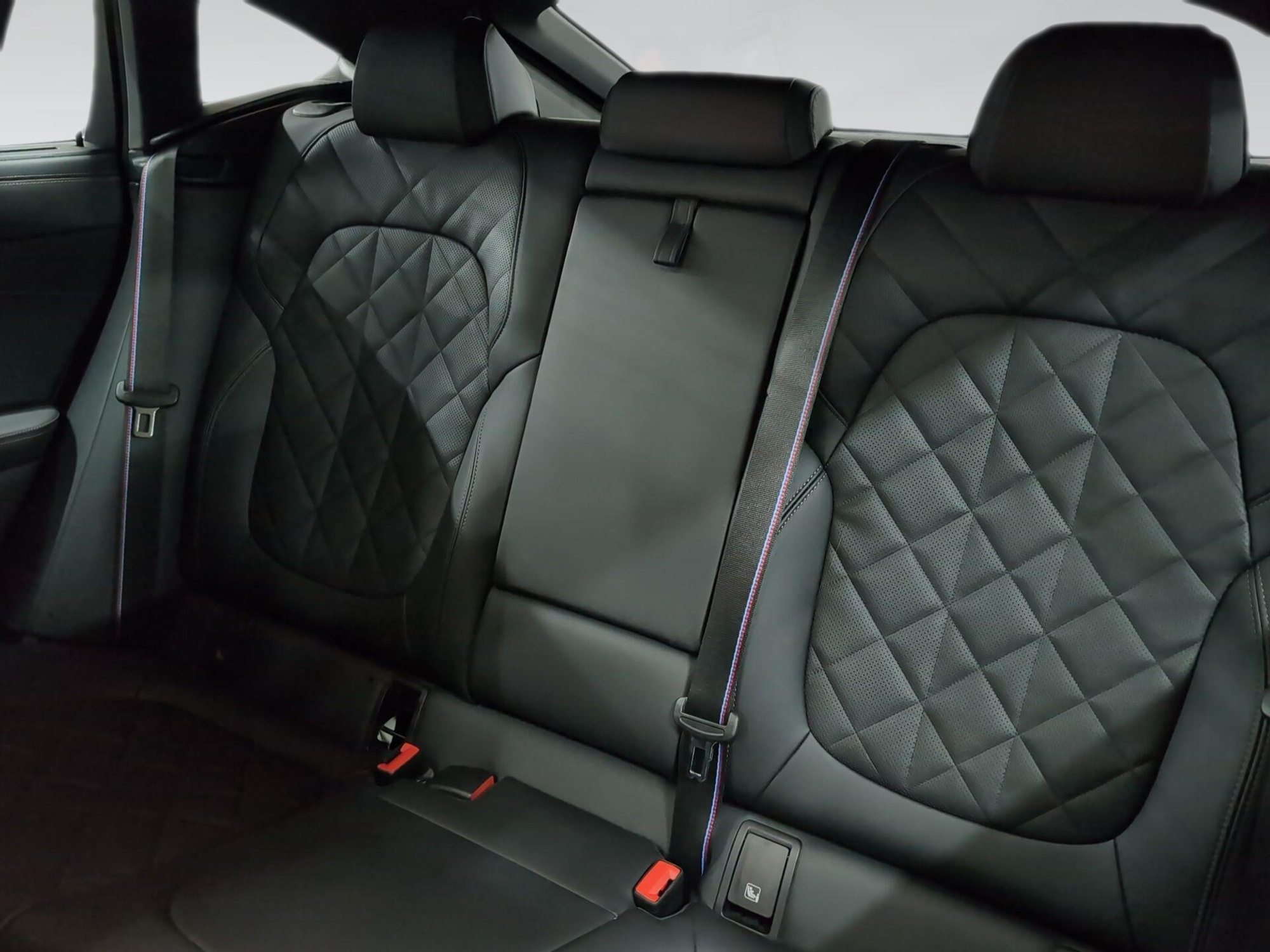 Renting BMW X6 xDrive40d M Sport 259 kW (352 CV) 1