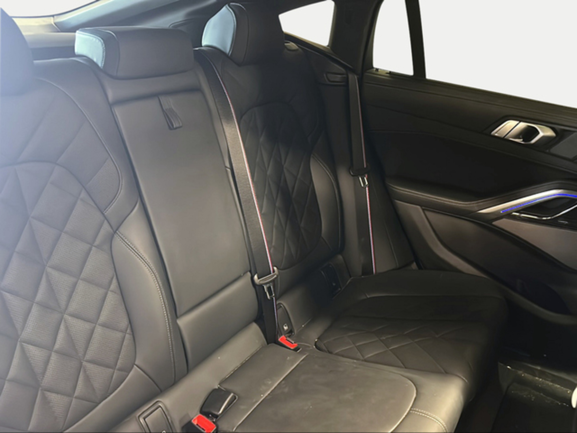 Renting BMW X6 xDrive40d M Sport 259 kW (352 CV) 2 4