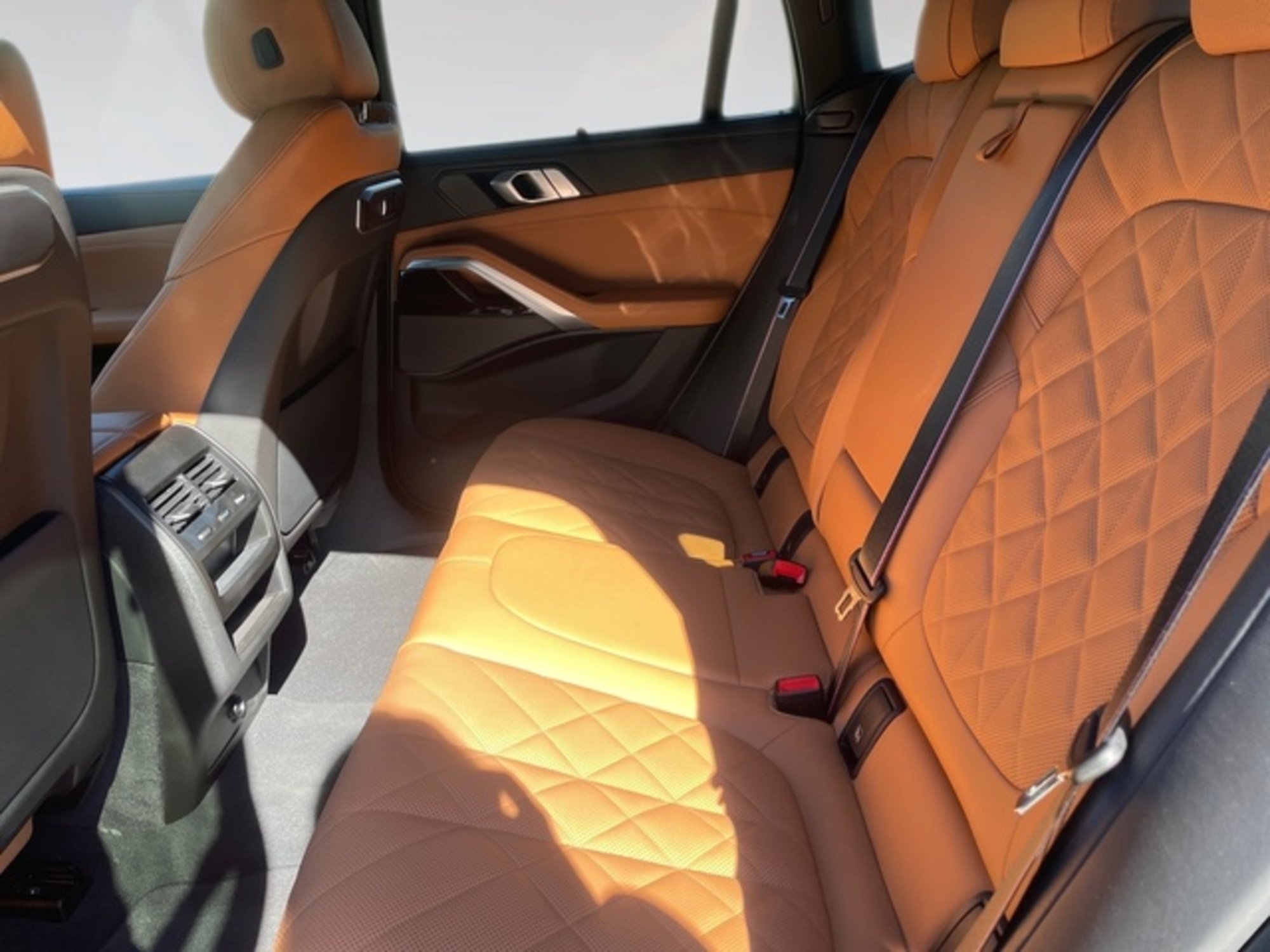 Renting BMW X6 xDrive40d M Sport 259 kW (352 CV) 3