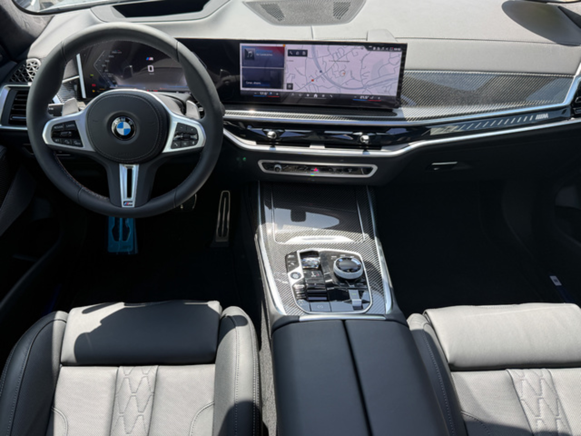 Renting BMW X7 M60i xDrive 390 kW (530 CV) 3