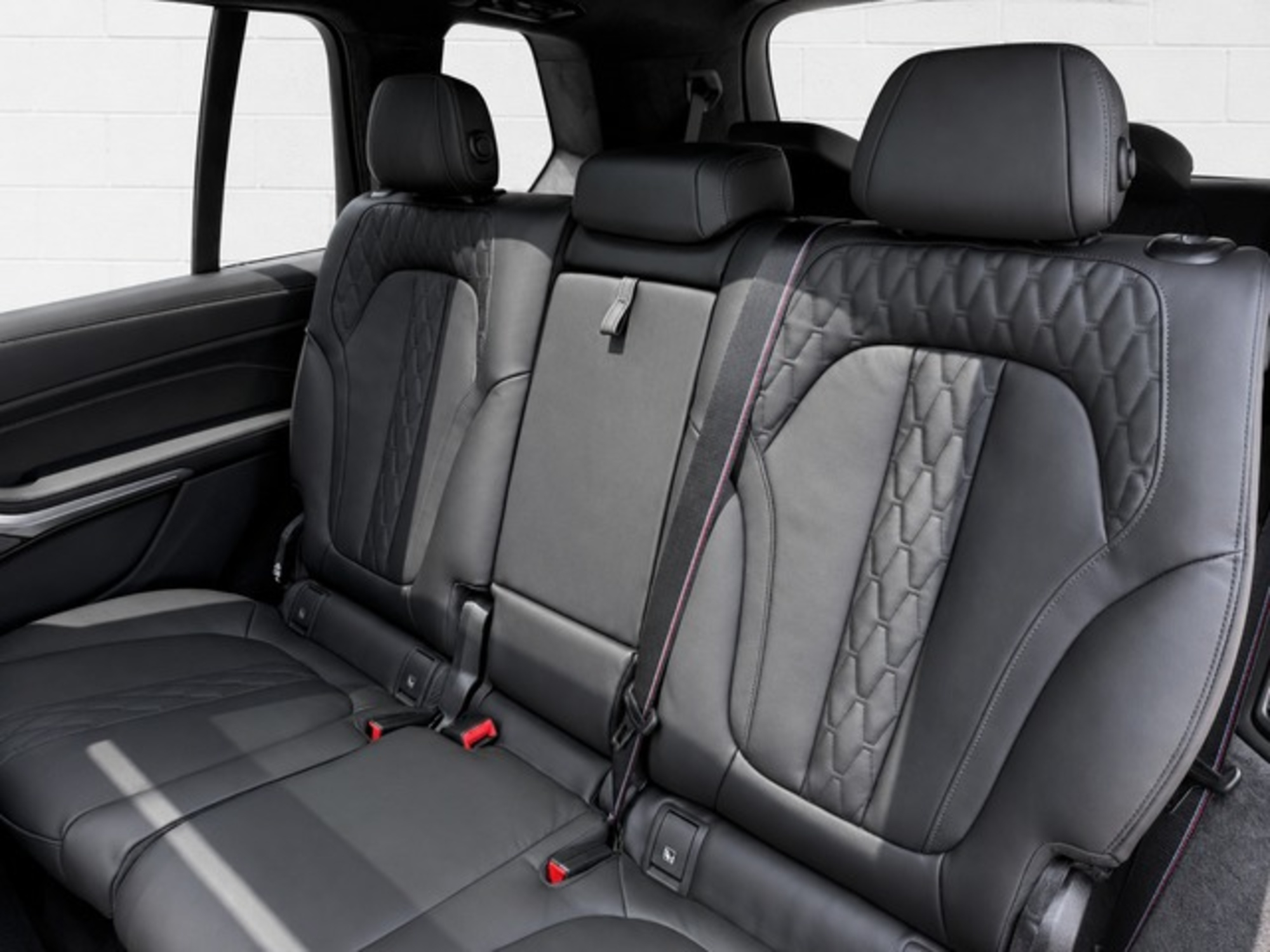 Renting BMW X7 M60i xDrive 390 kW (530 CV) 3