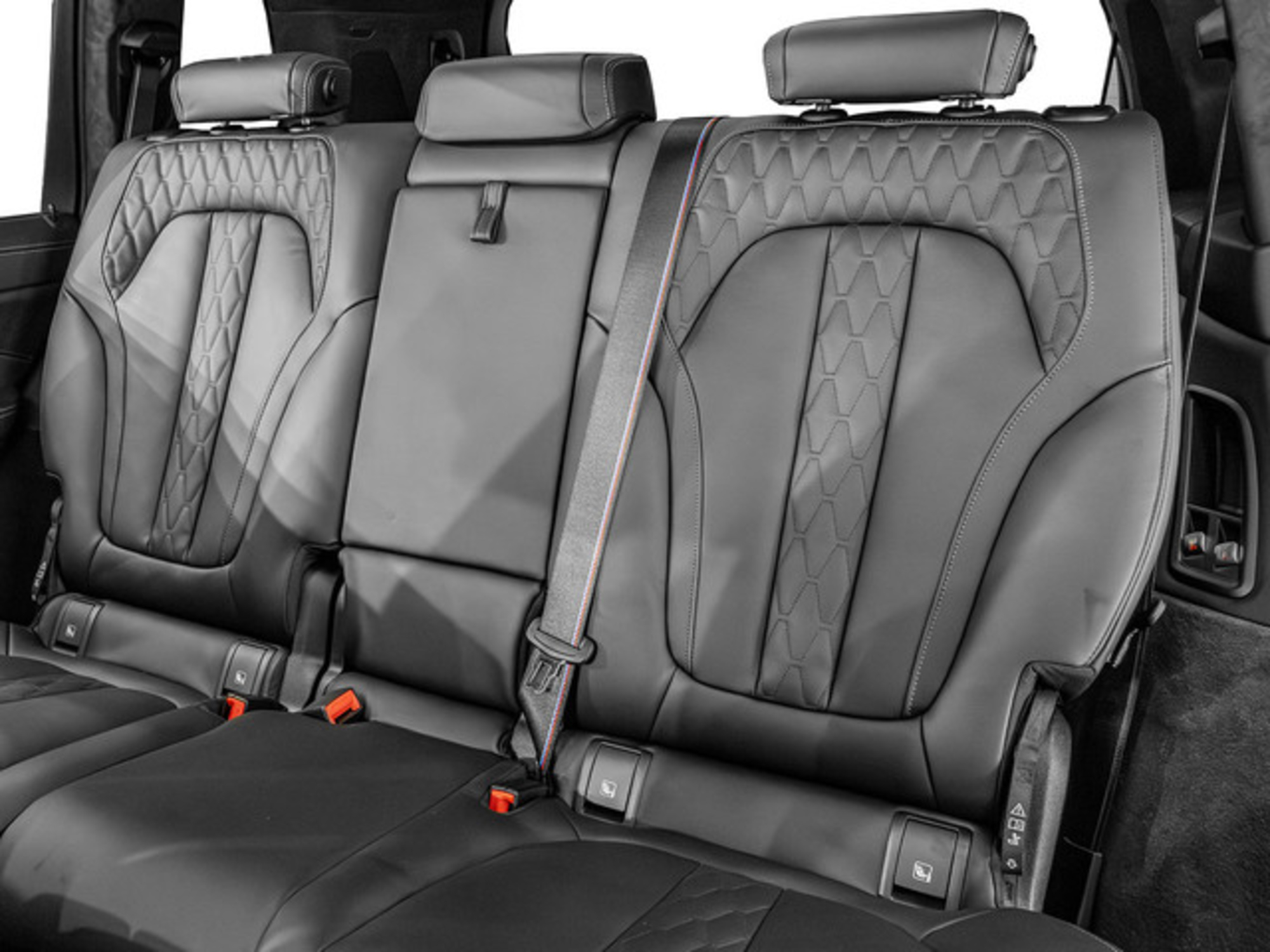 Renting BMW X7 xDrive40d 259 kW (352 CV) 12