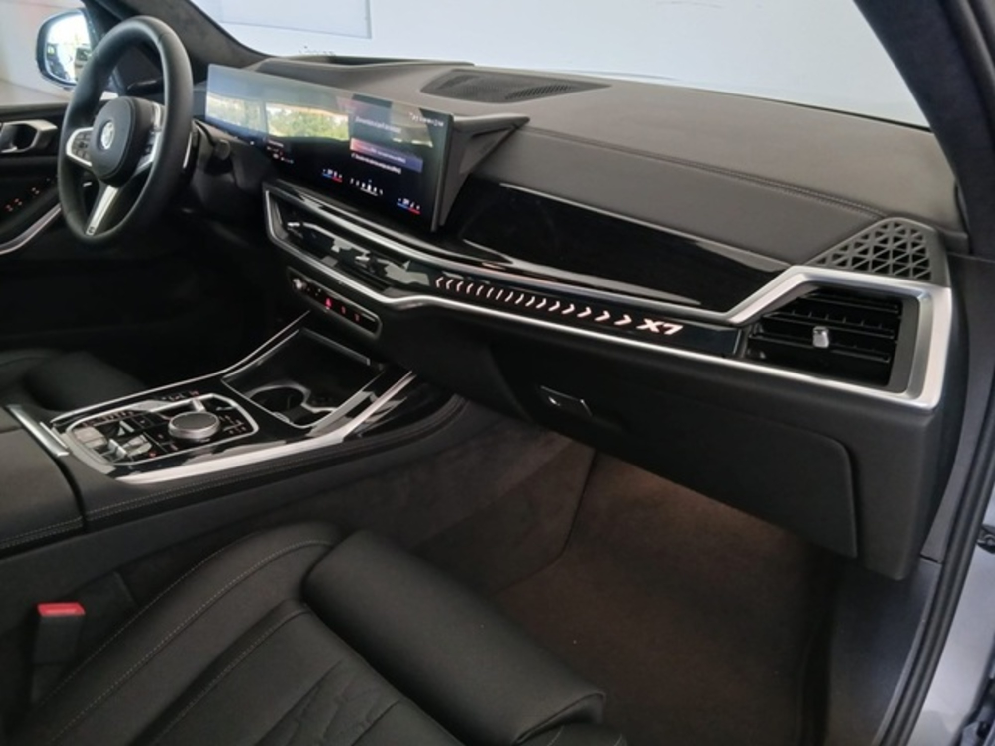 Renting BMW X7 xDrive40d 259 kW (352 CV) 7
