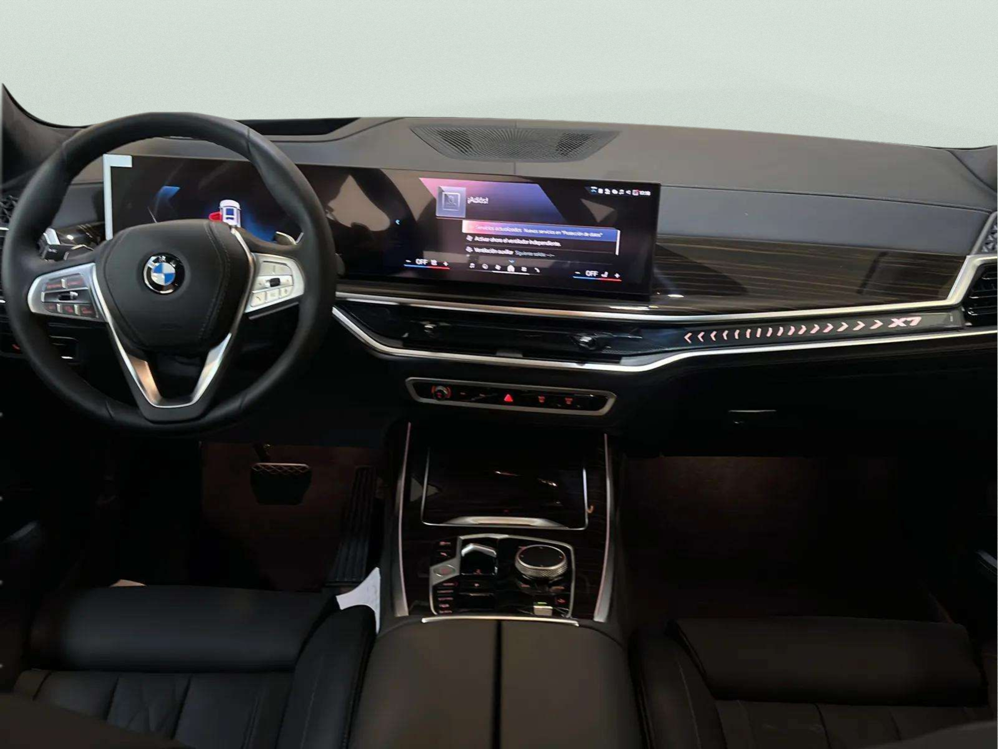 Renting BMW X7 xDrive40i 280 kW (381 CV)