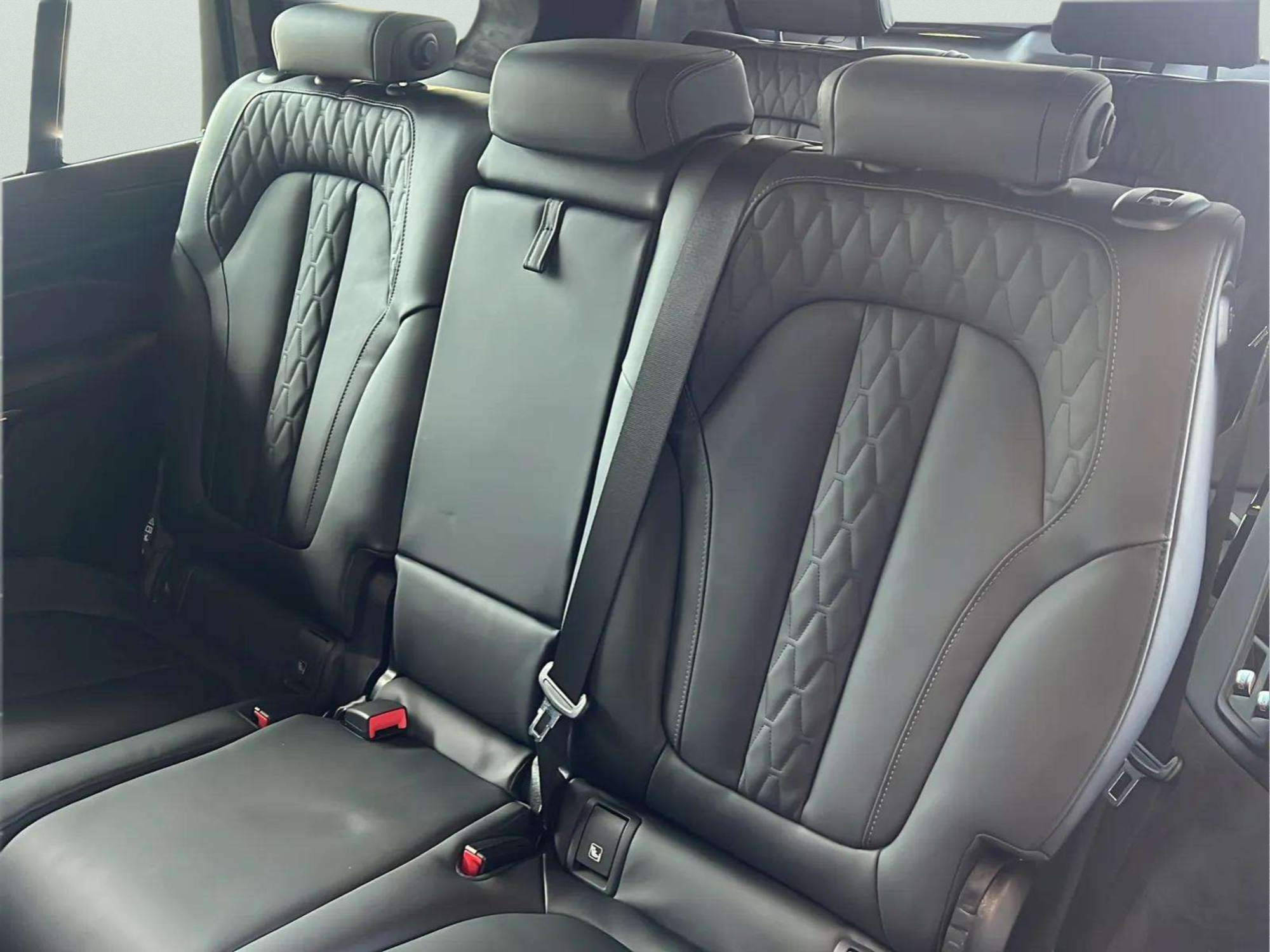 Renting BMW X7 xDrive40i 280 kW (381 CV)