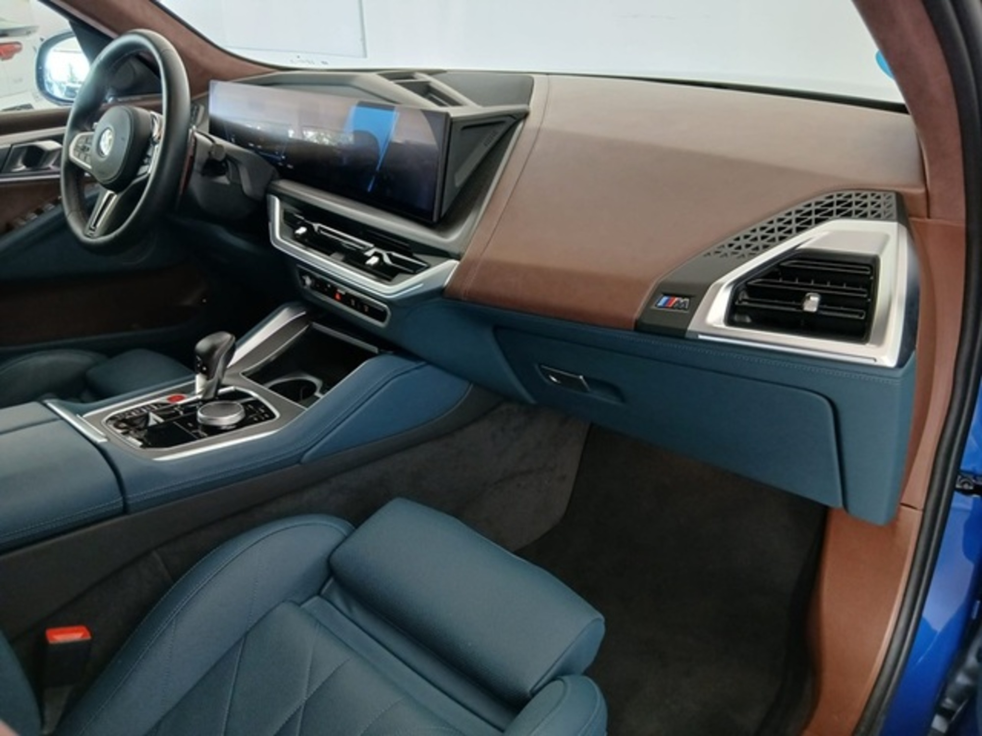 Renting BMW XM 480 kW (653 CV) 2