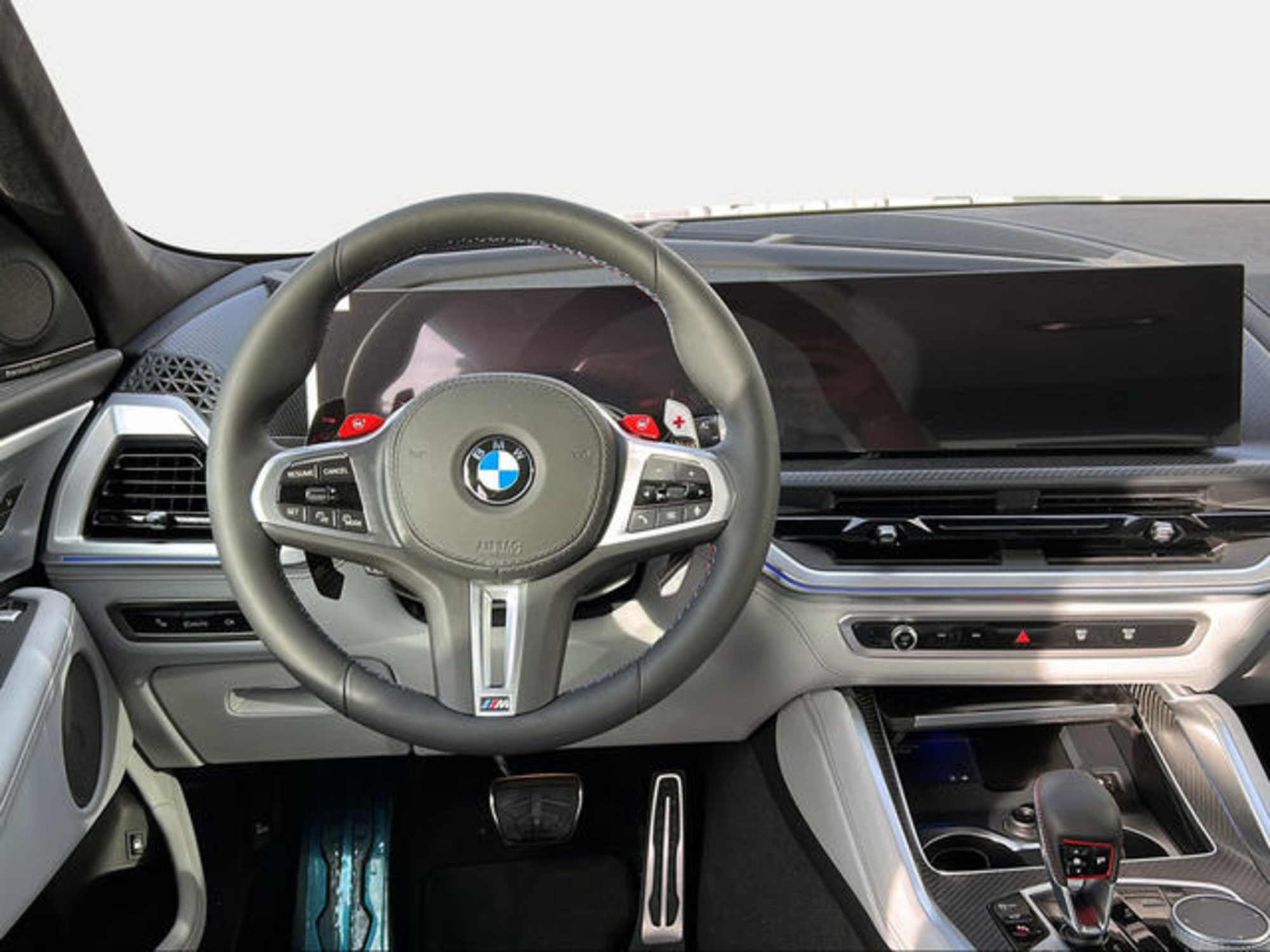 Renting BMW XM 50e 350 kW (476 CV) 2 1