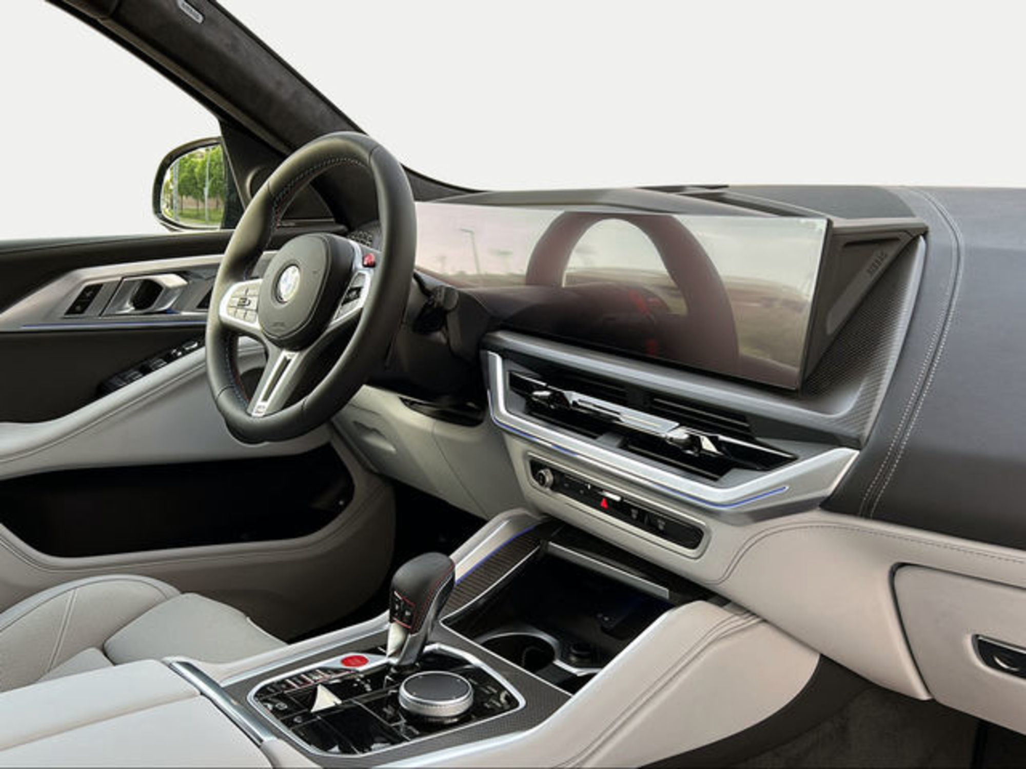 Renting BMW XM 50e 350 kW (476 CV) 2 1