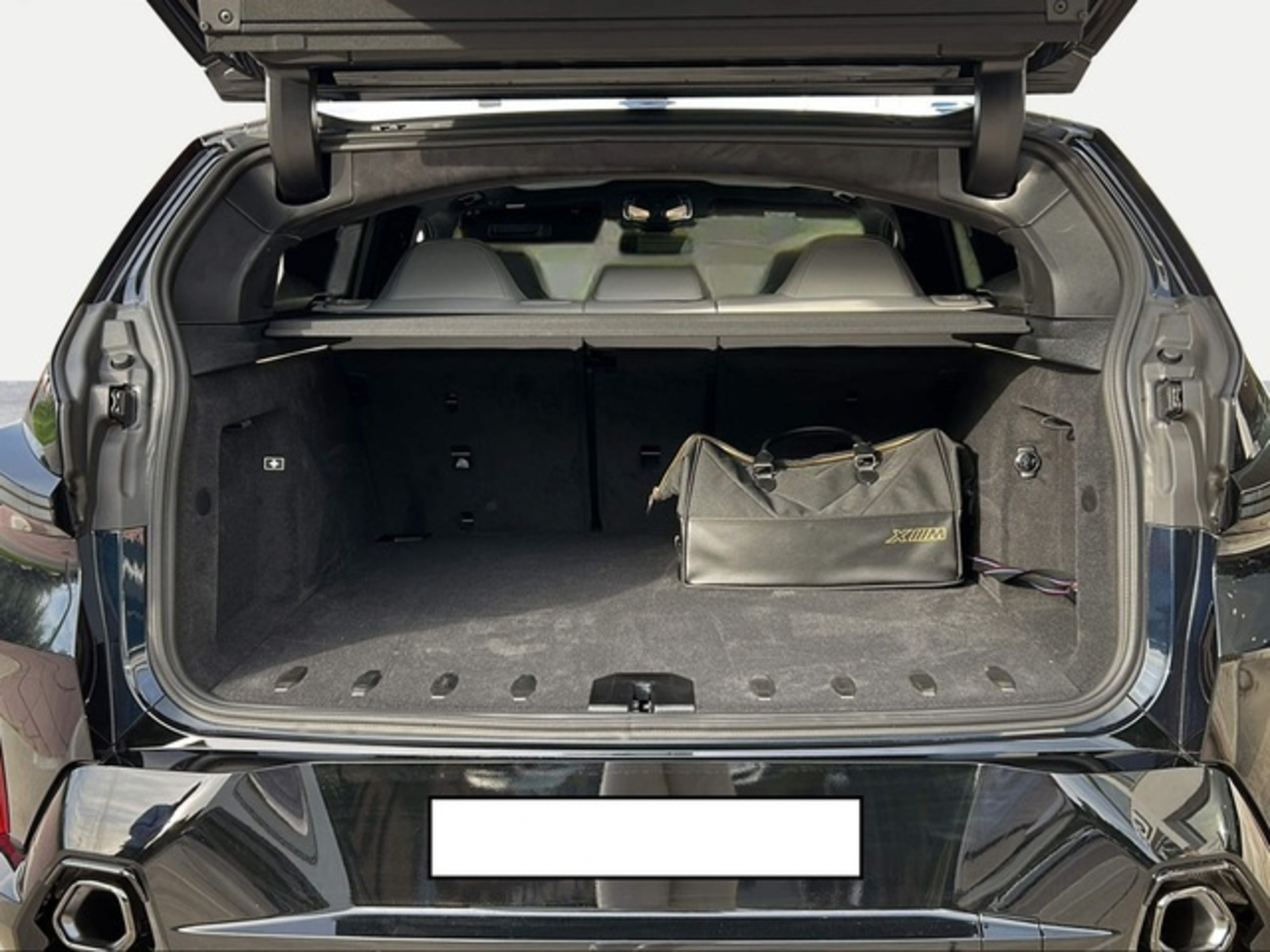 Renting BMW XM 50e 350 kW (476 CV) 2 1