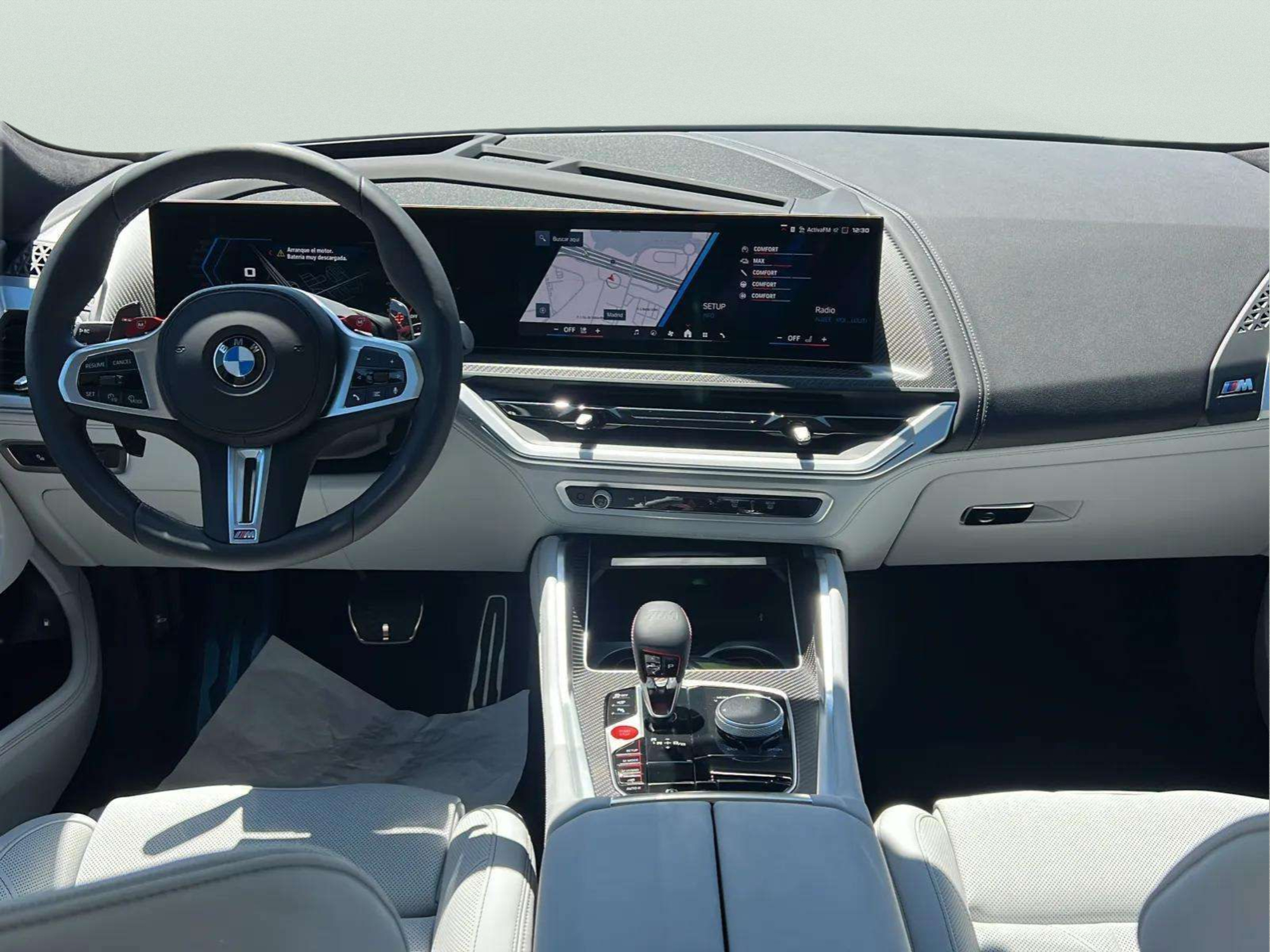 Renting BMW XM 50e 350 kW (476 CV) 4 1
