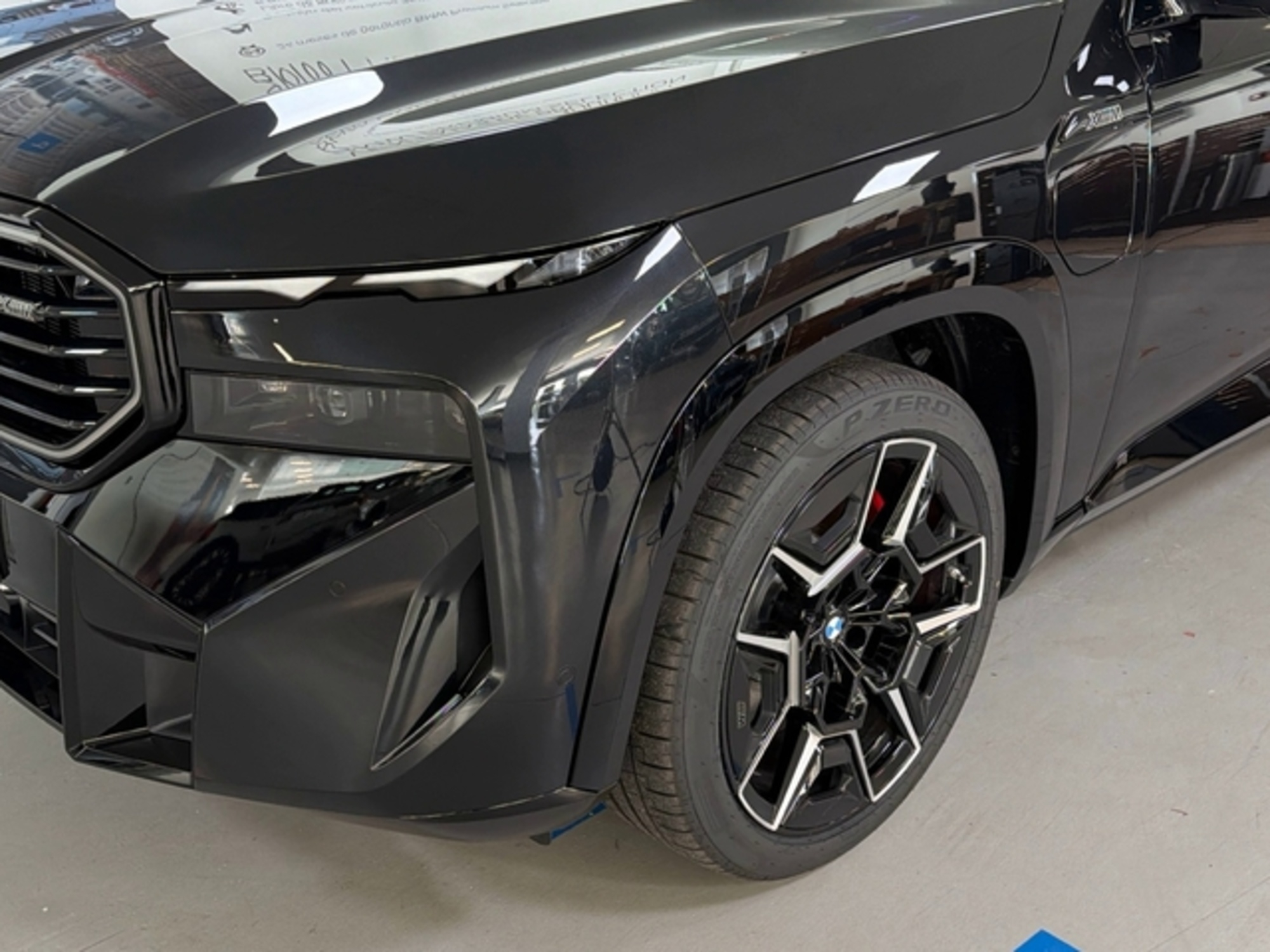Renting BMW XM 50e 350 kW (476 CV) 6