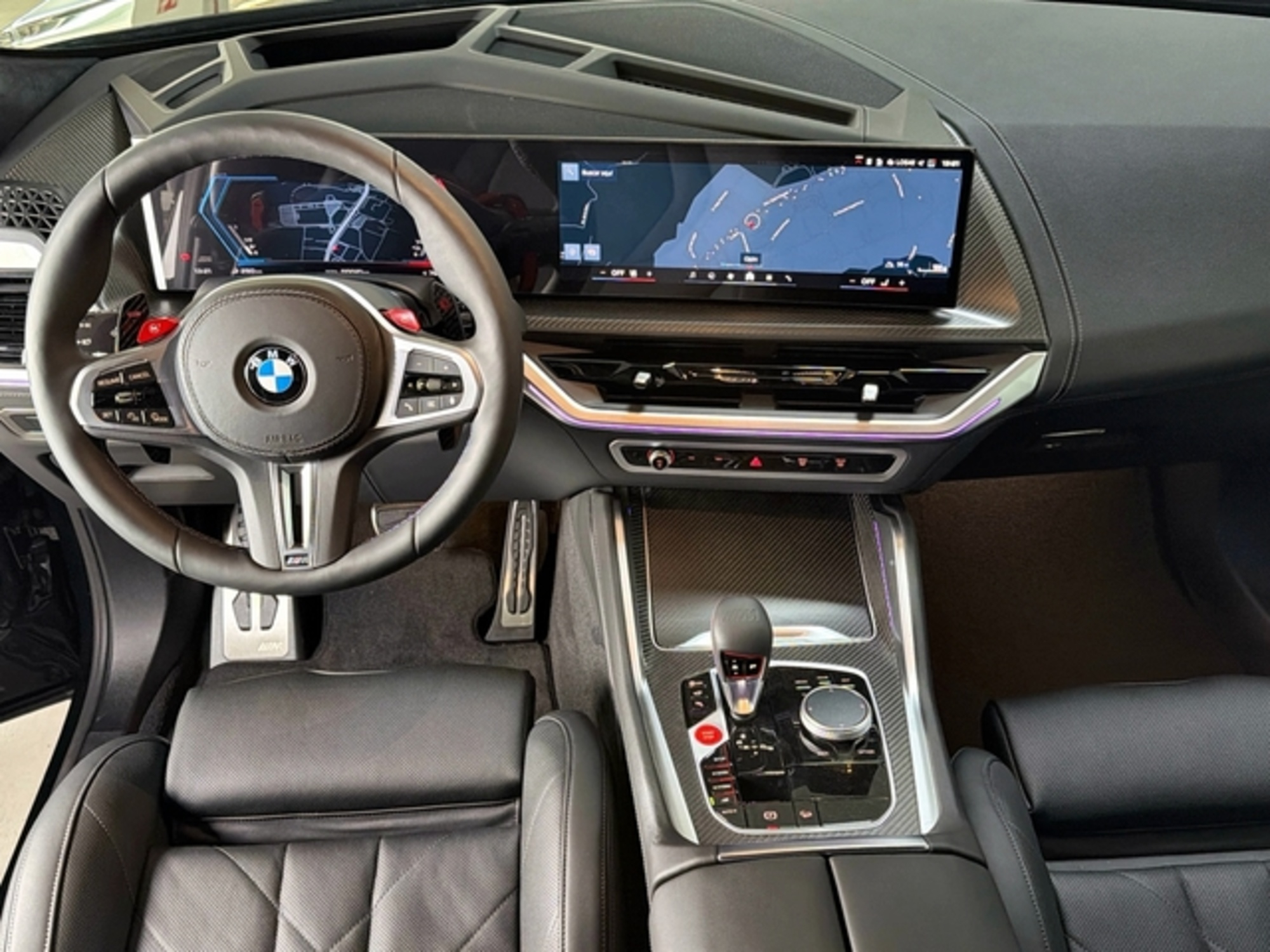 Renting BMW XM 50e 350 kW (476 CV) 6