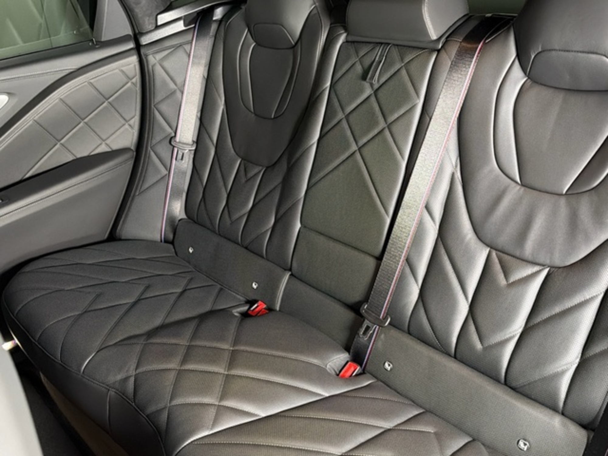 Renting BMW XM 50e 350 kW (476 CV) 6