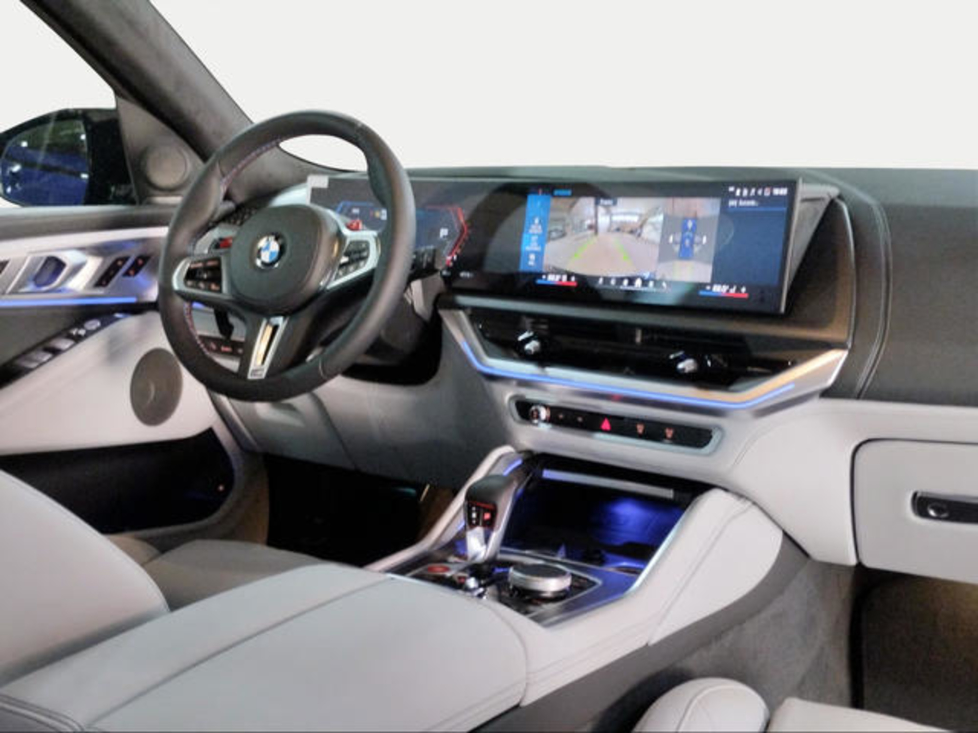 Renting BMW XM 50e 350 kW (476 CV) 7 2