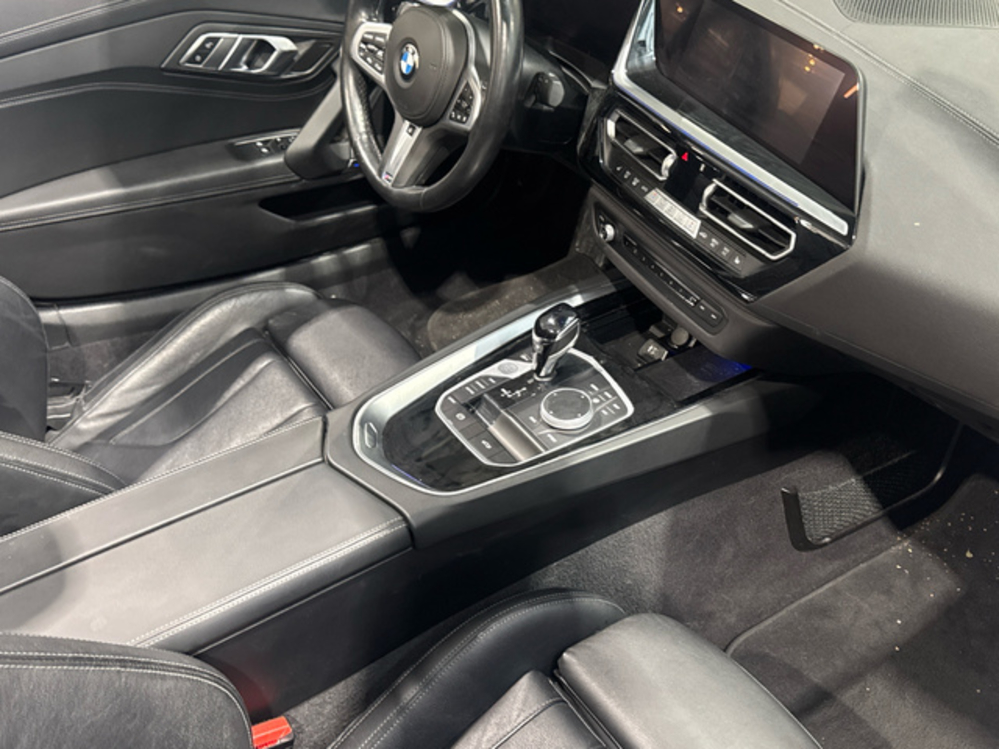 Renting BMW Z4 sDrive20i Cabrio 145 kW (197 CV) 1