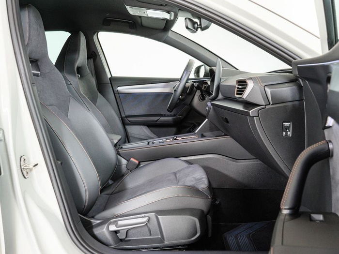 Renting CUPRA León 1.5 TSI e-Hybrid DSG 150 kW (204 CV) Ocasión
