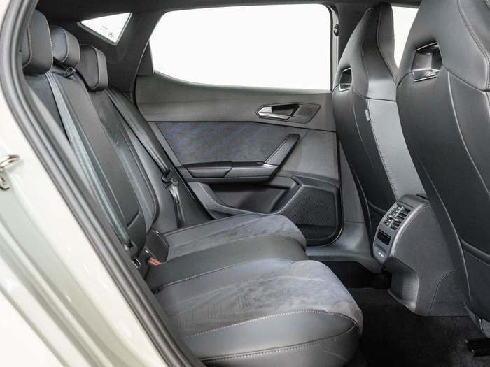 Renting CUPRA León 1.5 TSI e-Hybrid DSG 150 kW (204 CV) Ocasión