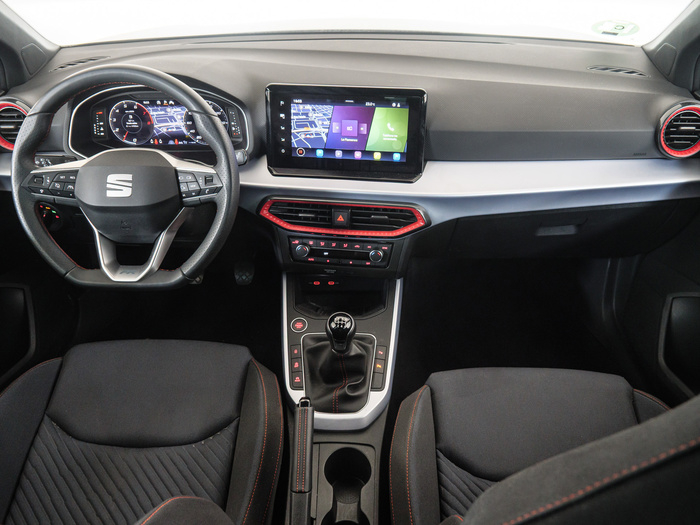 Renting SEAT Arona 1.0 TSI FR Special Edition 85 kW (115 CV) Ocasión