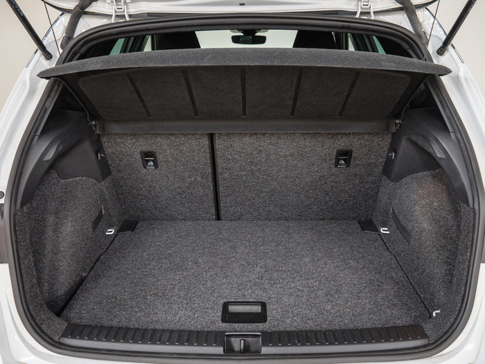 Renting SEAT Arona 1.0 TSI FR Special Edition 85 kW (115 CV) Ocasión