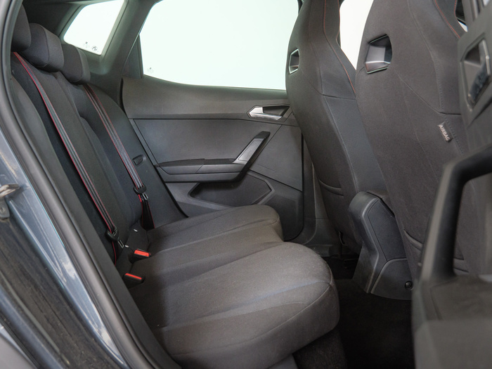 Renting SEAT Arona 1.0 TSI FR Special Edition 85 kW (115 CV) Ocasión 2