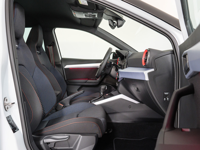Renting SEAT Arona 1.0 TSI FR Special Edition DSG 85 kW (115 CV) Ocasión