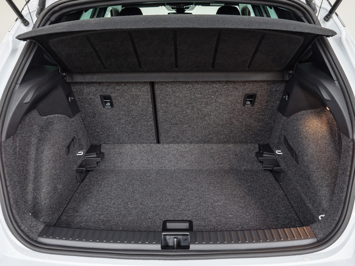 Renting SEAT Arona 1.0 TSI FR Special Edition DSG 85 kW (115 CV) Ocasión