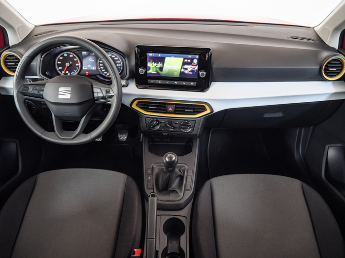 Renting SEAT Arona 1.0 TSI Reference XM Edition 70 kW (95 CV) Ocasión