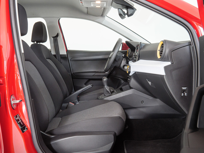 Renting SEAT Arona 1.0 TSI Reference XM Edition 70 kW (95 CV) Ocasión