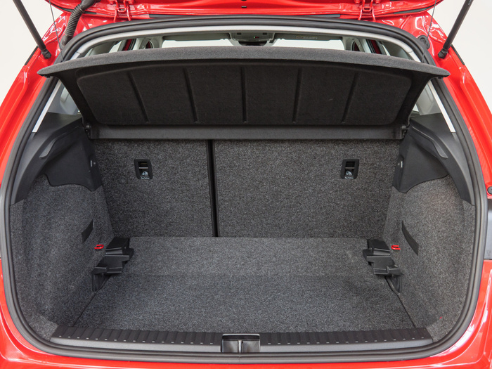 Renting SEAT Arona 1.0 TSI Reference XM Edition 70 kW (95 CV) Ocasión