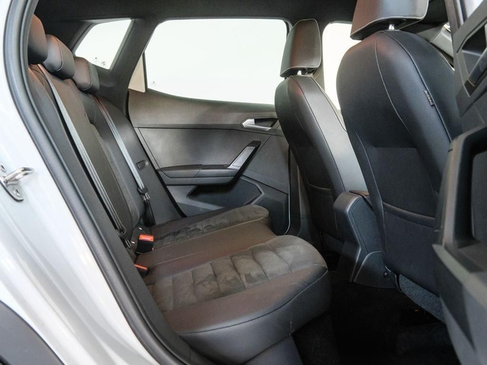 Renting SEAT Arona 1.0 TSI S&S Xperience XM DSG 85 kW (115 CV) Ocasión