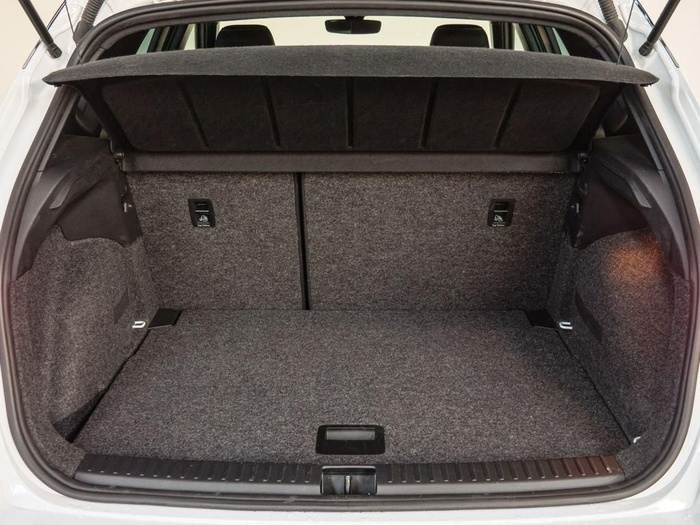 Renting SEAT Arona 1.0 TSI S&S Xperience XM DSG 85 kW (115 CV) Ocasión