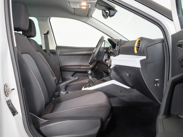 Renting SEAT Arona 1.0 TSI Style Special Edition 85 kW (115 CV) Ocasión