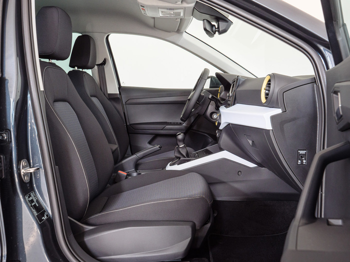 Renting SEAT Arona 1.0 TSI Style Special Edition 85 kW (115 CV) Ocasión 4