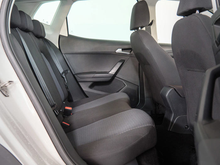 Renting SEAT Arona 1.0 TSI Style Special Edition 85 kW (115 CV) Ocasión 7