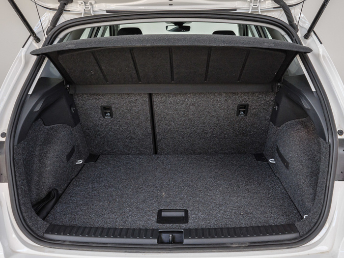 Renting SEAT Arona 1.0 TSI Style Special Edition 85 kW (115 CV) Ocasión 8