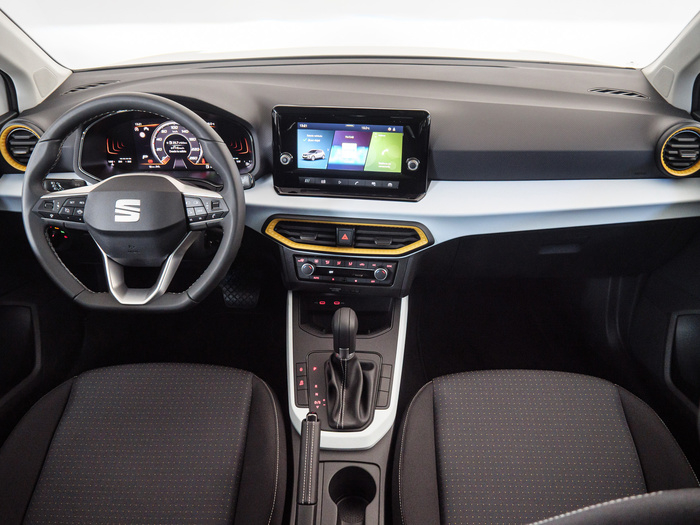 Renting SEAT Arona 1.0 TSI Style Special Edition DSG 85 kW (115 CV) Ocasión