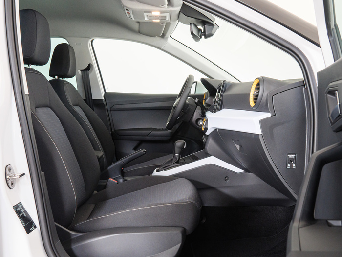 Renting SEAT Arona 1.0 TSI Style Special Edition DSG 85 kW (115 CV) Ocasión