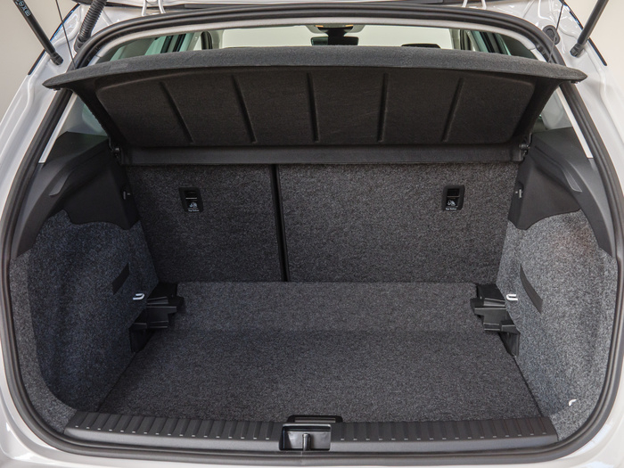 Renting SEAT Arona 1.0 TSI Style Special Edition DSG 85 kW (115 CV) Ocasión