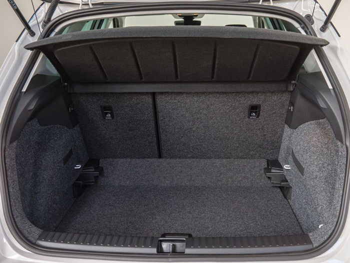 Renting SEAT Arona 1.0 TSI Style Special Edition DSG 85 kW (115 CV) Ocasión 3