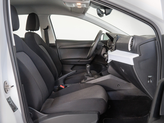 Renting SEAT Ibiza 1.0 MPI Reference Plus 59 kW (80 CV) Ocasión