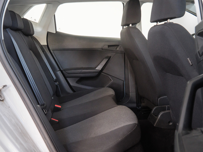 Renting SEAT Ibiza 1.0 MPI Reference Plus 59 kW (80 CV) Ocasión