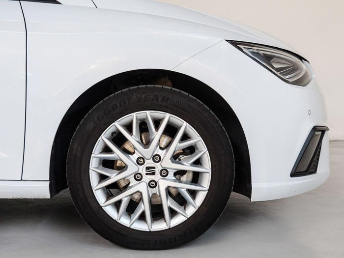 Renting SEAT Ibiza 1.0 TSI FR Salta 85 kW (115 CV) Ocasión 6