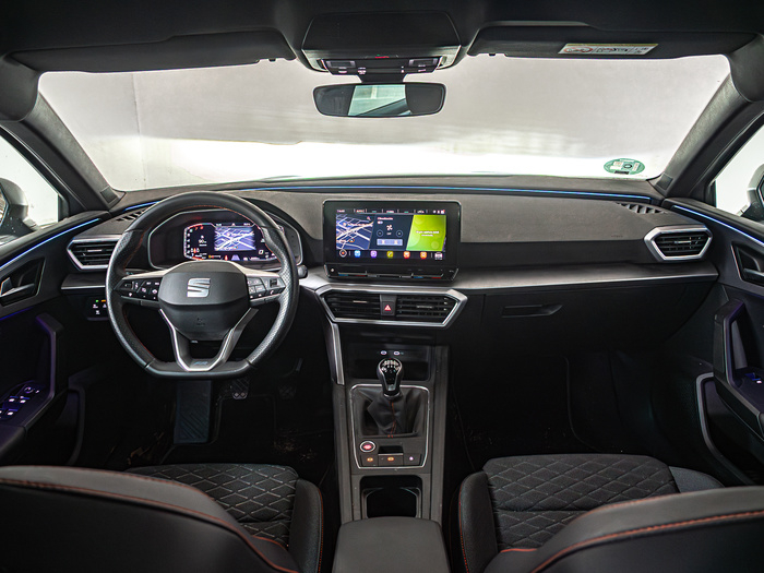 Renting SEAT León 1.5 TSI S&S FR XL 96 kW (130 CV) Ocasión