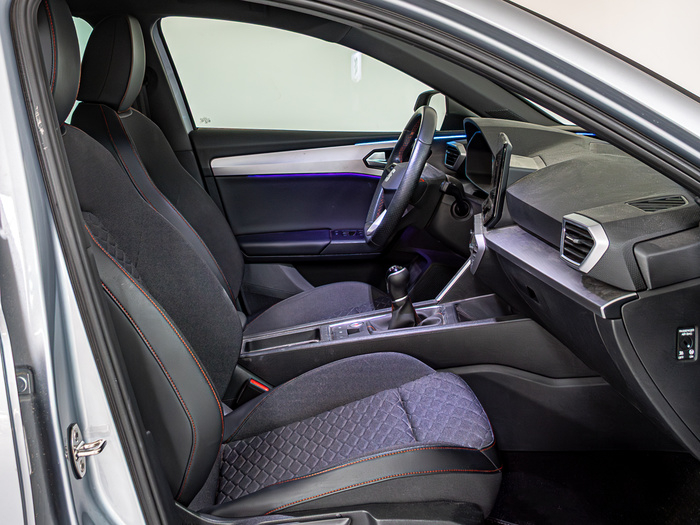 Renting SEAT León 1.5 TSI S&S FR XL 96 kW (130 CV) Ocasión