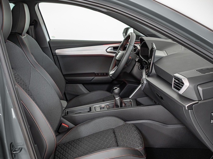 Renting SEAT León 1.5 TSI S&S FR XL 96 kW (130 CV) Ocasión 1