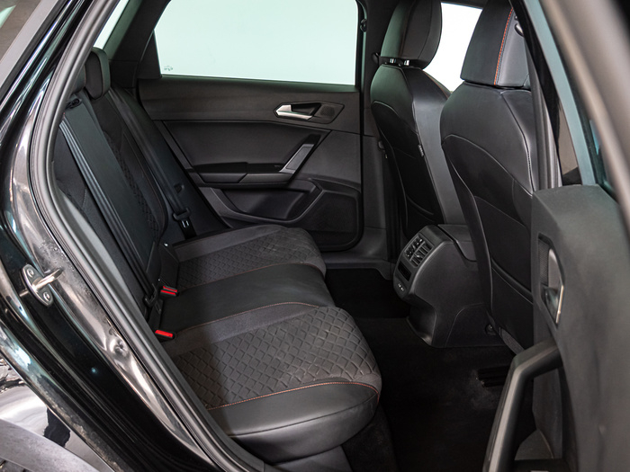 Renting SEAT León ST 1.5 TSI S&S FR Special Edition 110 kW (150 CV) Ocasión 1