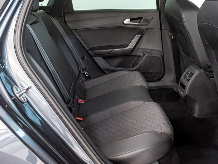 Renting SEAT León ST 1.5 TSI S&S FR Special Edition 110 kW (150 CV) Ocasión 2