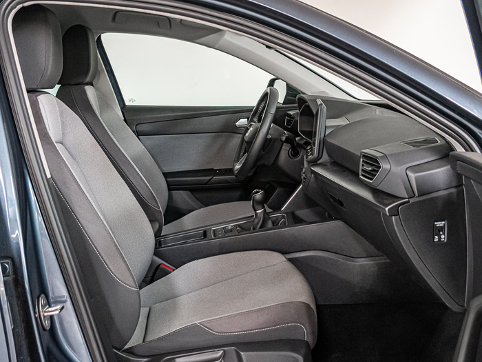 Renting SEAT León ST 1.5 TSI Style 25 Aniversario 85 kW (116 CV) Ocasión 1