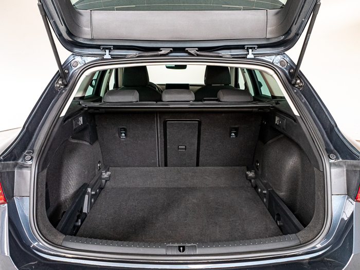 Renting SEAT León ST 1.5 TSI Style 25 Aniversario 85 kW (116 CV) Ocasión 1