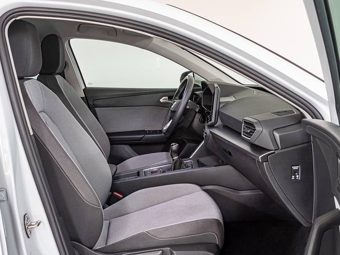 Renting SEAT León ST 1.5 TSI Style 25 Aniversario 85 kW (116 CV) Ocasión 4